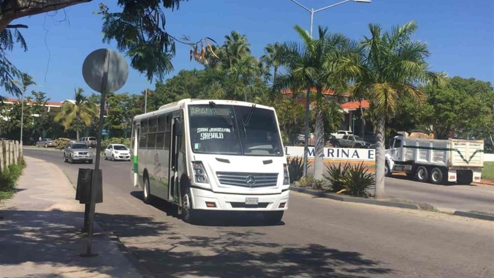Restringen al 50 % aforo en transporte público en Mazatlán
