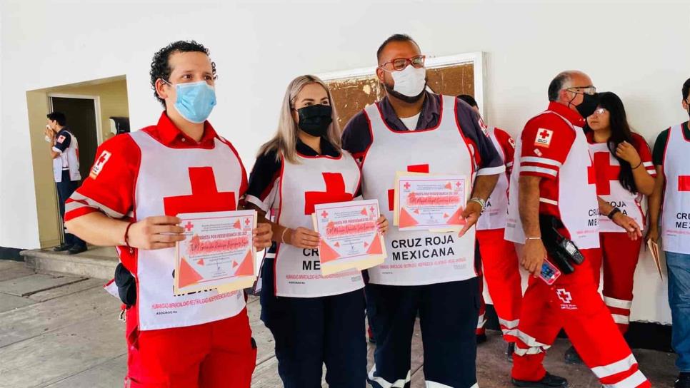 Socorristas de Cruz Roja celebran su día como siempre, salvando vidas