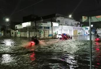 Se registra aguacero en el centro de Culiacán