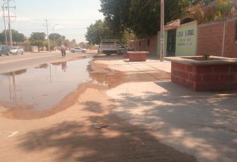 Reportan mega fuga de agua en Juan José Ríos