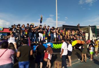 Marchan por el orgullo gay en Mazatlán