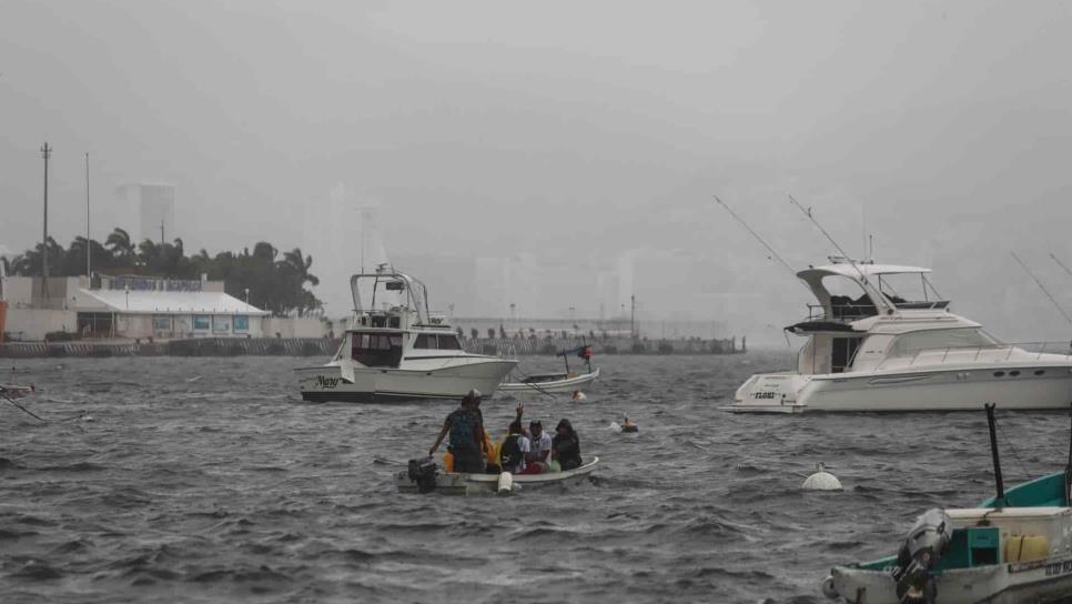 Enrique se degrada a tormenta tropical y avanza hacia Baja California Sur