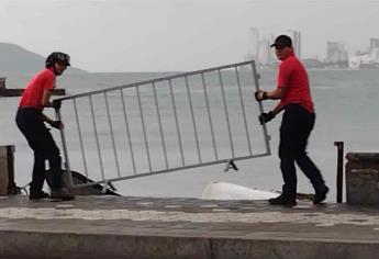 Cercan accesos a playas de Mazatlán