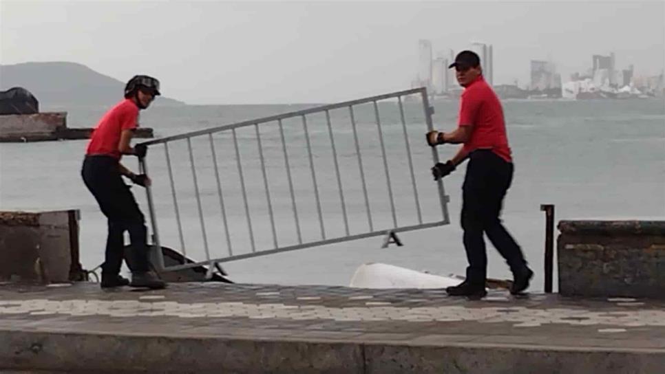 Cercan accesos a playas de Mazatlán