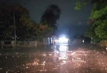 Lluvias provocan fuertes encharcamientos en calles de Culiacán