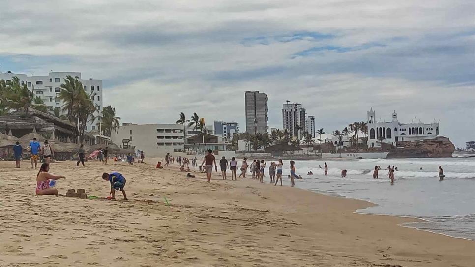 Podrían restringir acceso a playas mazatlecas por alerta de huracán Enrique