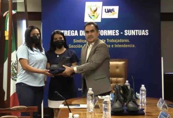 Rector de la UAS entrega uniformes al SUNTUAS Sección Administrativo e Intendencia