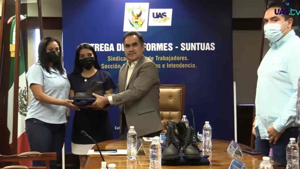 Rector de la UAS entrega uniformes al SUNTUAS Sección Administrativo e Intendencia