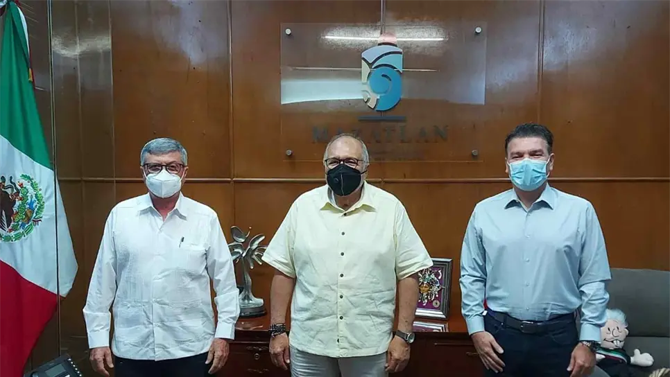 Alcalde de Mazatlán se reúne con secretarios de Salud y de Turismo