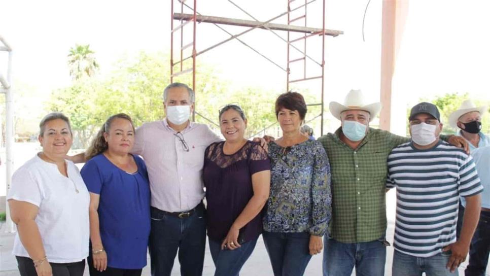 Se reúne Gerardo Vargas Landeros con pobladores del Valle del Carrizo