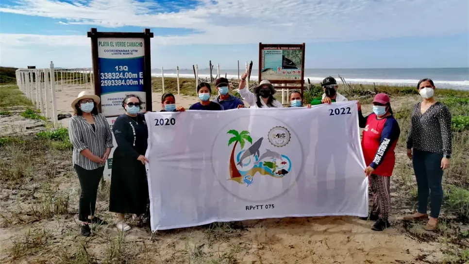 Sedesu iza bandera de Playa Limpia Sustentable en El Verde Camacho
