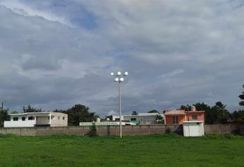 Rehabilitan campo de beisbol en El Rosario