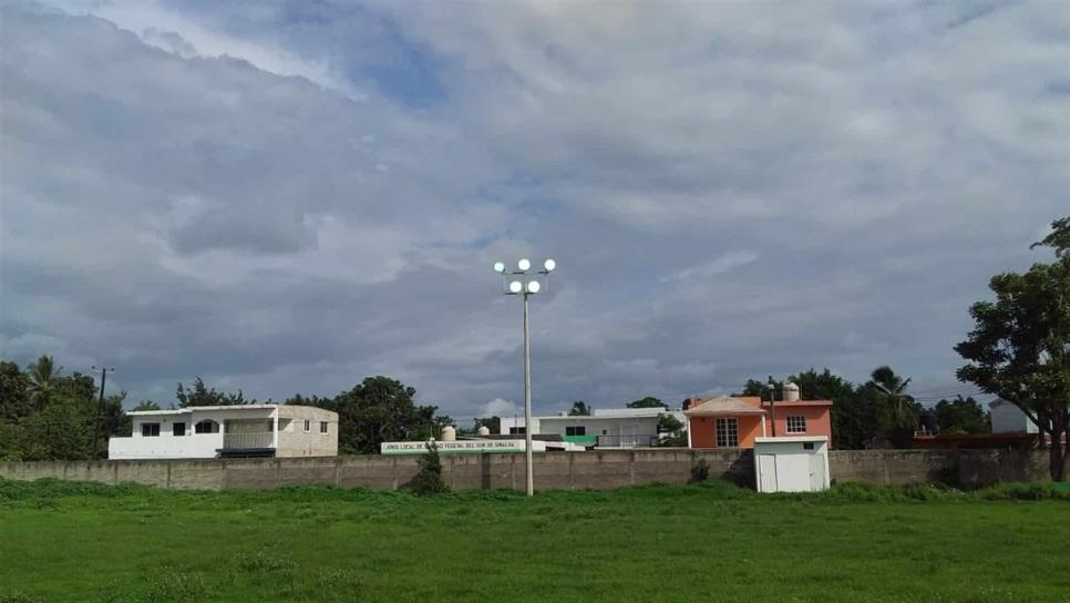 Rehabilitan campo de beisbol en El Rosario