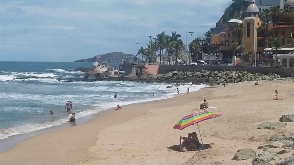 Baja 10 % expectativa del turismo en Mazatlán ante repunte de covid
