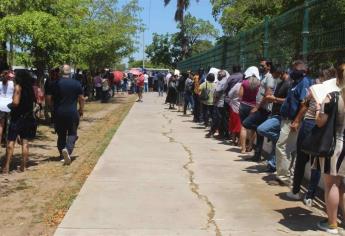 Enormes filas y caos para recibir segundas dosis de Pfizer en Los Mochis