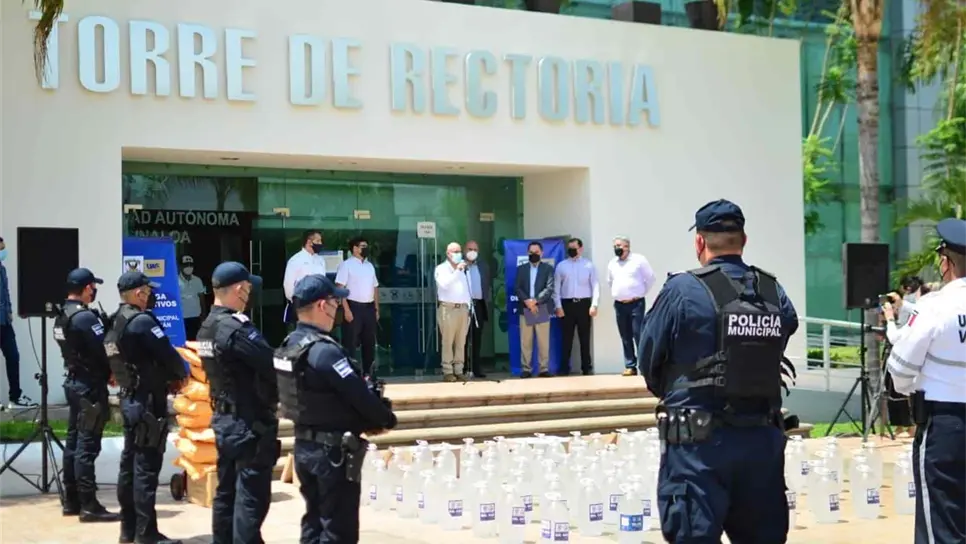 Entrega la UAS material de protección contra Covid-19 a la Policía Municipal de Culiacán