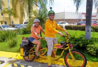 Una pareja de Tabasco recorre el país en su bicicleta tándem