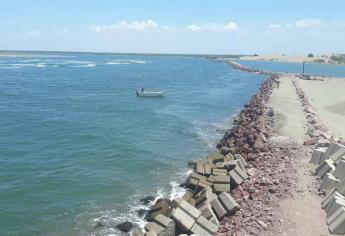 Rescata a un menor ahogarse en La Ensenadita, pero desaparece en el mar