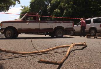 Bloquean carretera Los Mochis-El Fuerte, por falta de agua potable