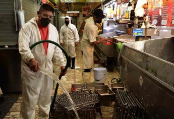 Desinfectan el Mercado Garmendia en Culiacán