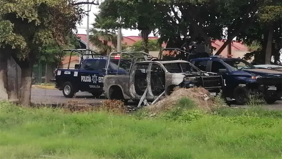 Se incendia patrulla de la Policía Estatal en Aguaruto