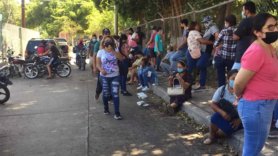 Último día de vacunación en El Fuerte, con aglomeraciones, pero menos gente
