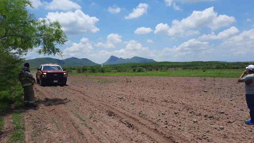 Brota fuga de combustible de ducto de Pemex en Guamúchil