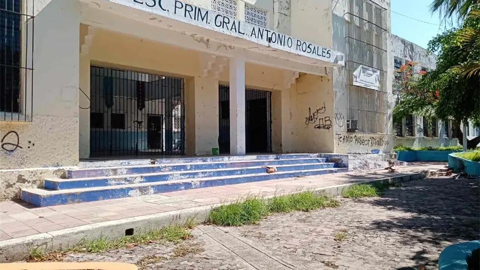 Solicitan 25 escuelas de Mazatlán apoyo para rehabilitación