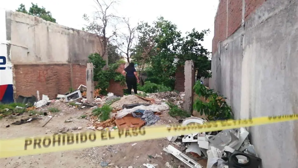 Hallan sin vida a un hombre dentro de baldío en Culiacán