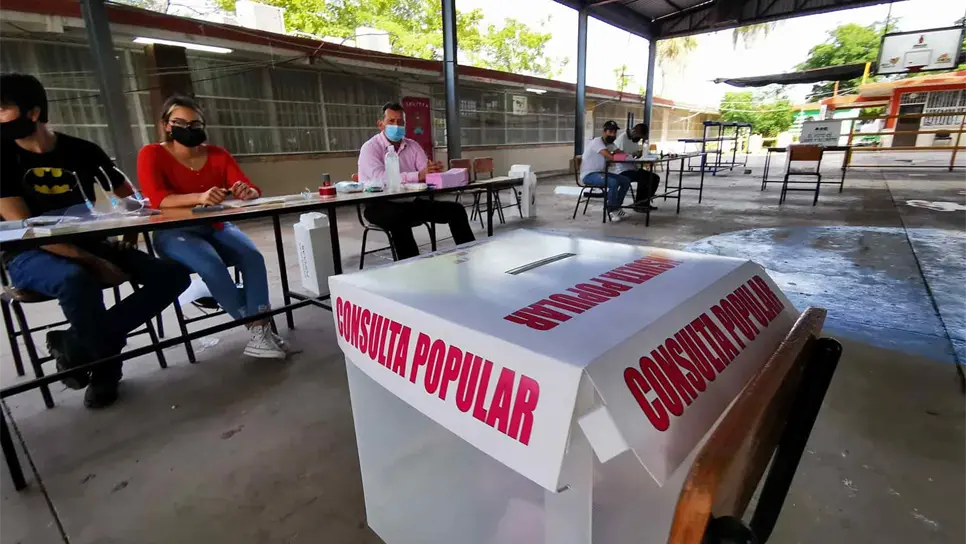 ¿Dónde instaló el INE casillas para la consulta en Ahome?
