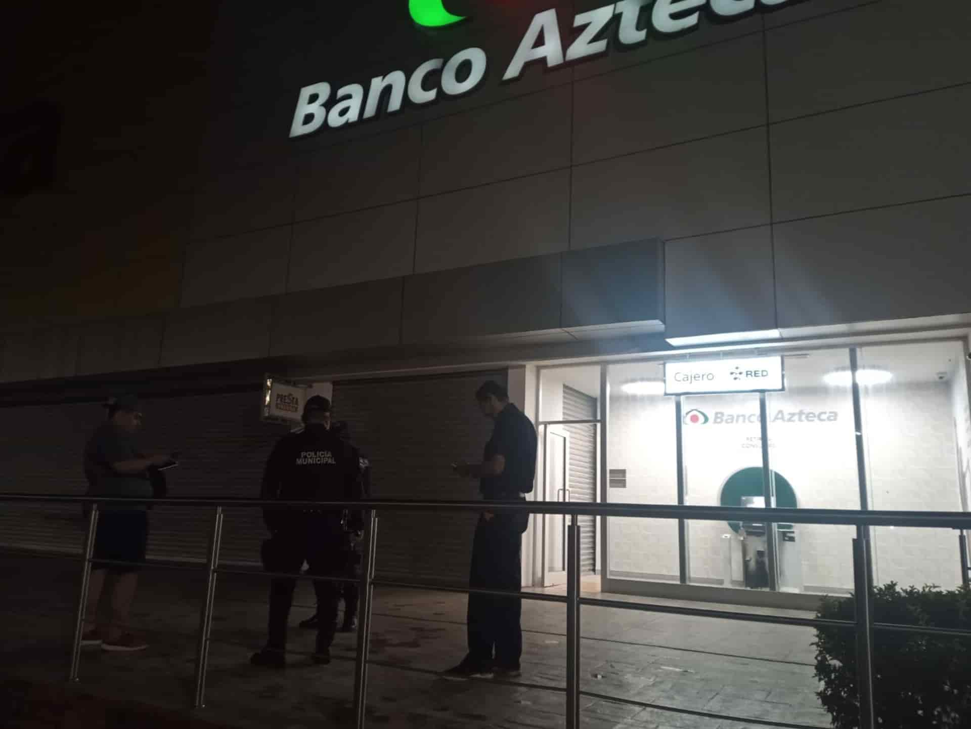 Ladrones intentan arrancar cajero automático en plaza de Culiacán