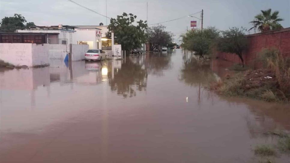 Tromba causa inundaciones en El Carrizo