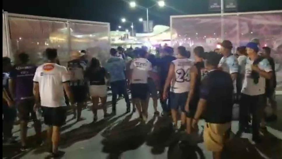 Denuncian abuso de autoridad en el estadio de futbol El Kraken