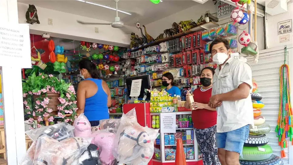 Por pedir certificado de vacunación bajan ventas en comercios de Mazatlán