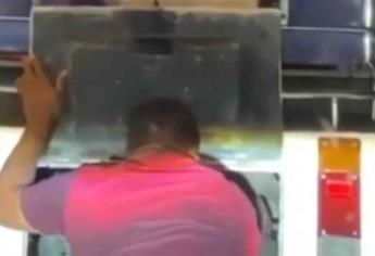 Pasajeros se desnudan en pulmonía… y sancionan al chofer