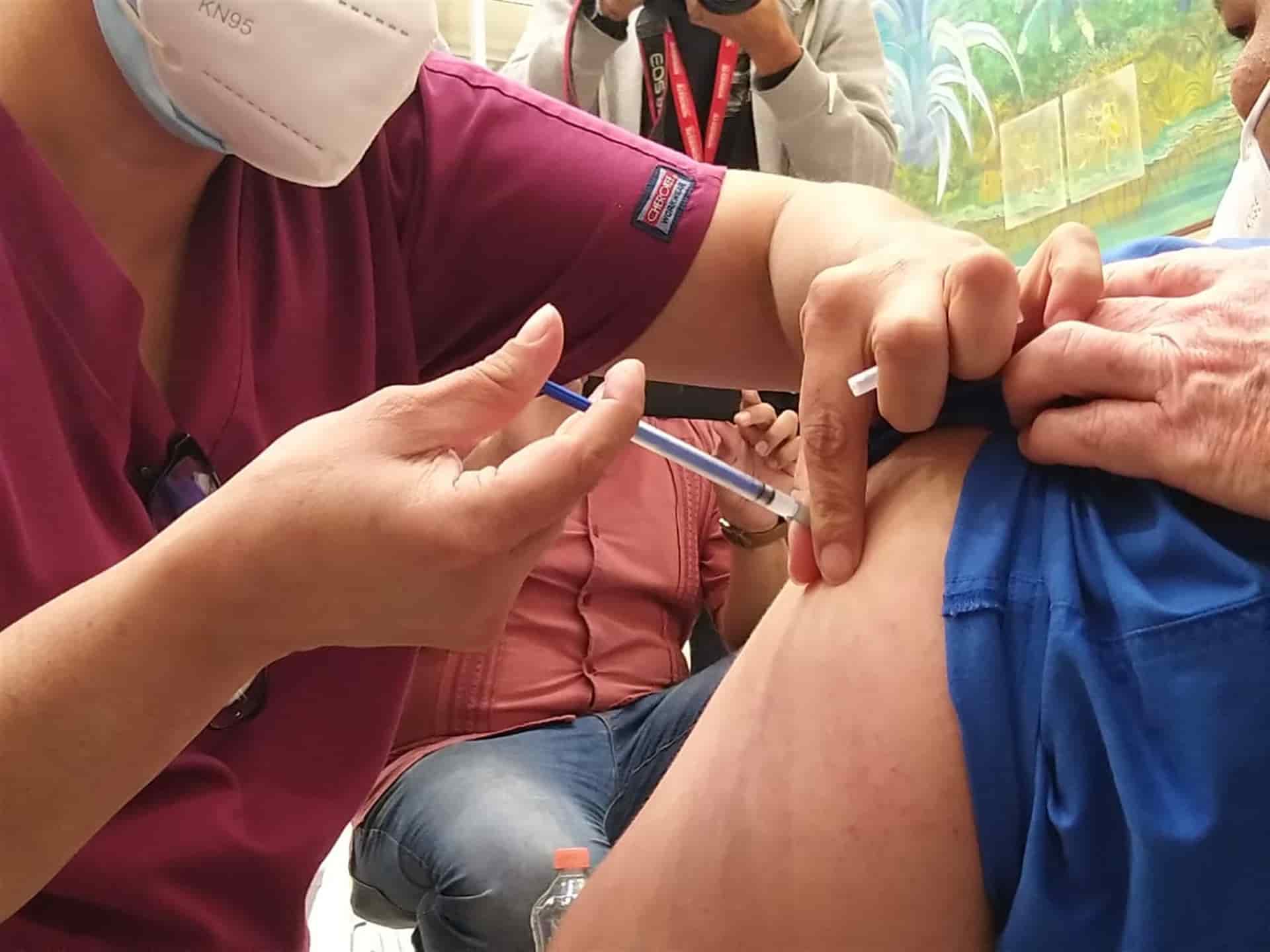 Antivacunas se organizan para protestar en el Ayuntamiento de Culiacán