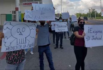 Protestan y denuncian altos costos, así como negligencia médica en Culiacán