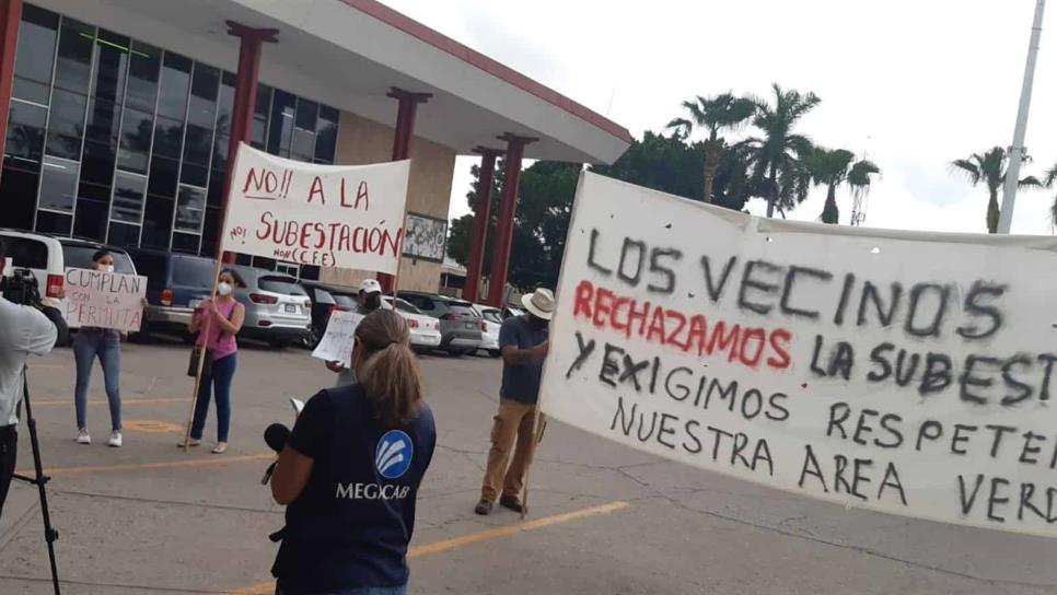 Protestan vecinos de Bosques del Pedregal en el Ayuntamiento de Ahome