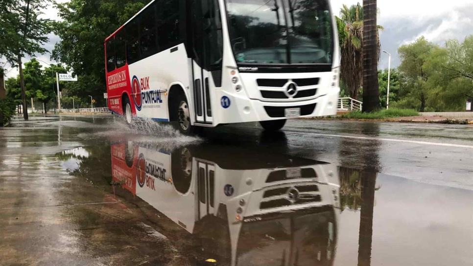 Intensa lluvia deja encharcamientos en Culiacán Intensa lluvia deja encharcamientos en Culiacán