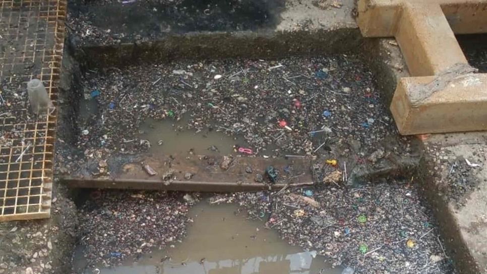 Colapsarán cárcamos de rebombeo en Mazatlán por la basura que arrastran las lluvias