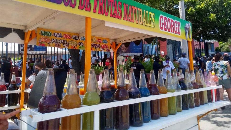 Vacunación beneficia a vendedores de raspados, bolis y aguas