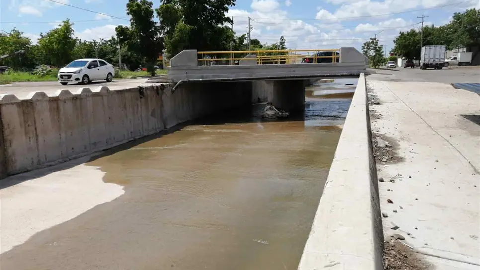 Vecinos piden obras para mitigar el peligro del canal Chulavista en Culiacán