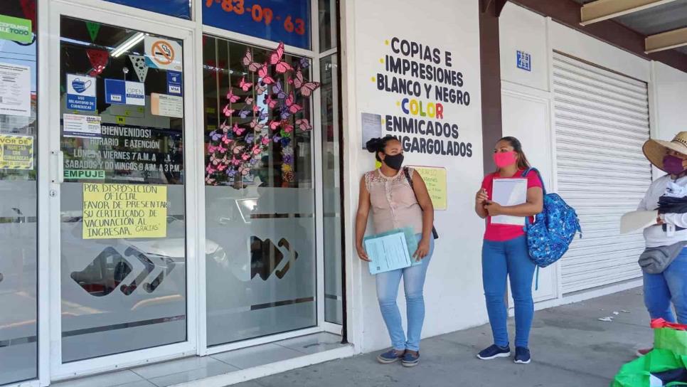 Con poca afluencia, inicia canje de útiles escolares en Mazatlán