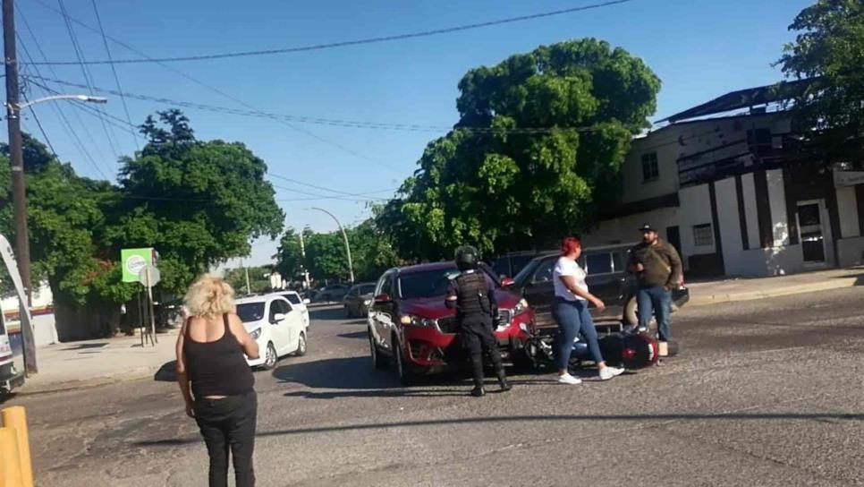 Joven embiste a dos agentes en motopatrullas