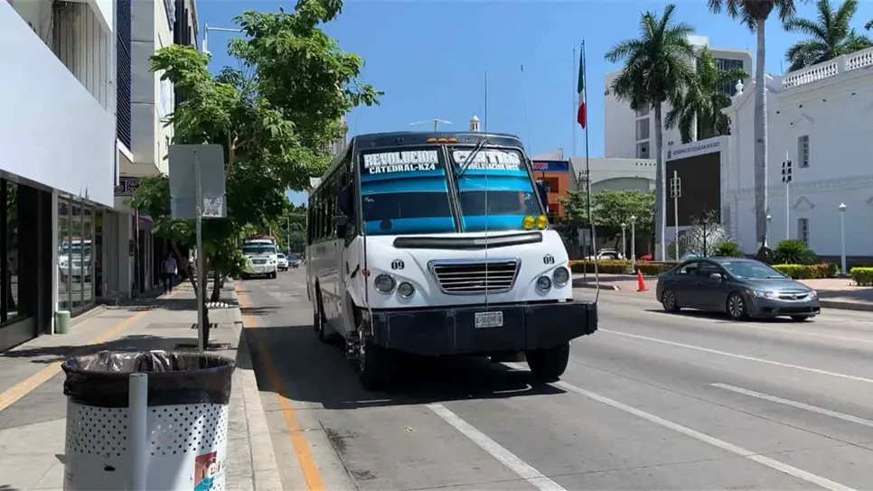 Transportistas preparan sus camiones para el regreso a clases presenciales