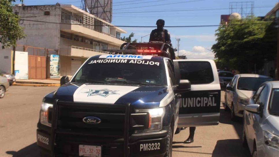 Despojan de automóvil a una mujer al salir de un banco en Guasave; policías lo recuperan