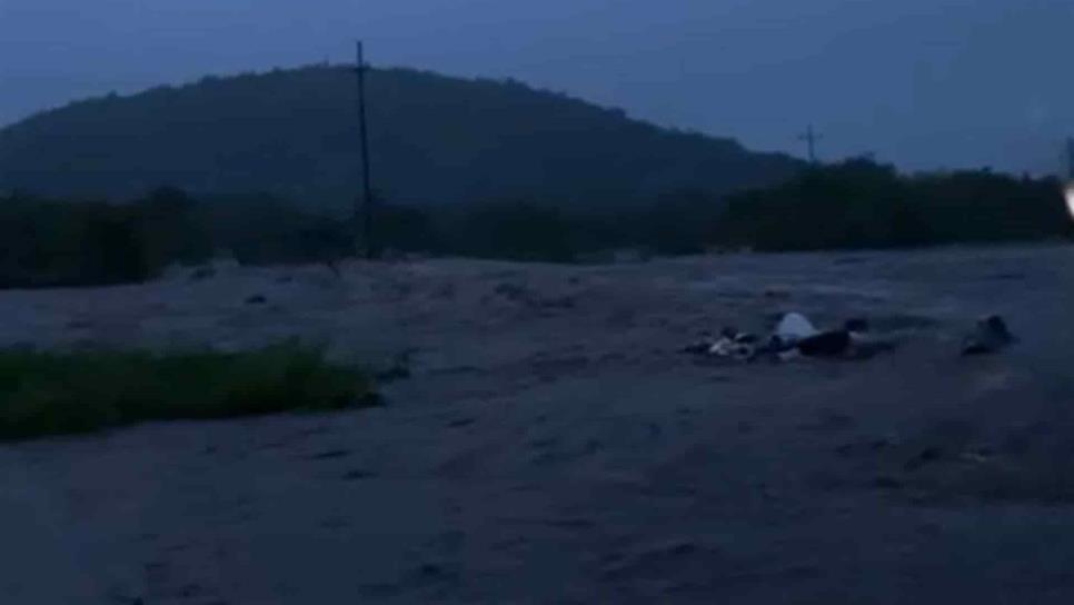 Nadie entra, nadie sale tras desbordarse arroyo en Baila, Culiacán