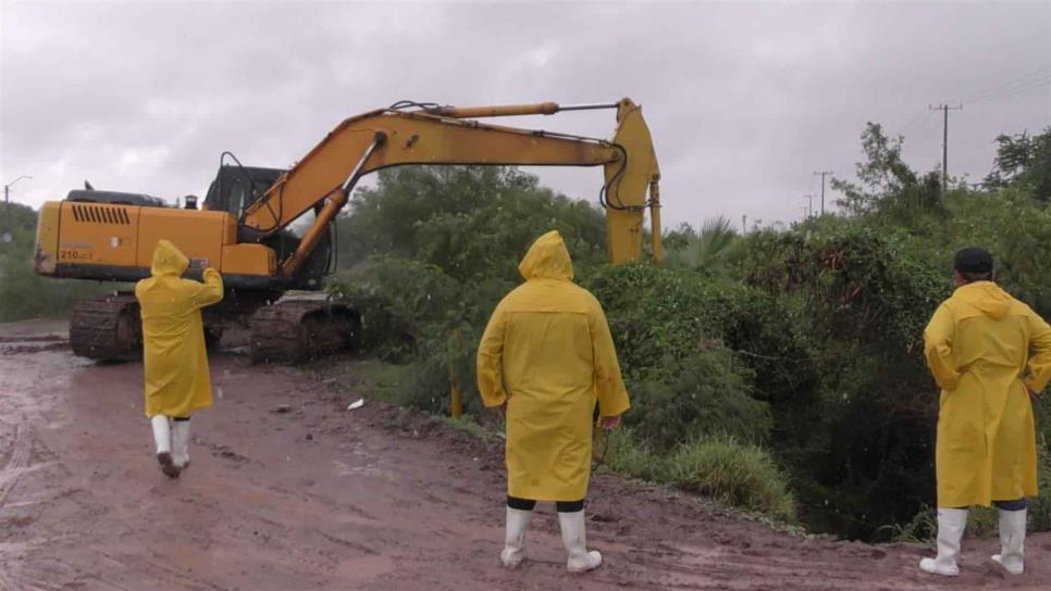 Limpian dren para evitar inundaciones en el sector poniente de Los Mochis