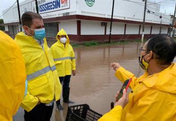 Encabeza Juan Fierro recorrido de supervisión tras lluvias en Ahome