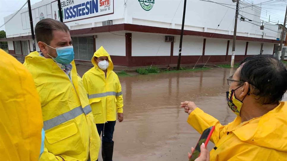 Encabeza Juan Fierro recorrido de supervisión tras lluvias en Ahome